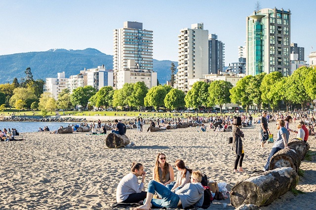 Top những bãi biển nhất định phải đến thăm khi đi Vancouver trong hè này
