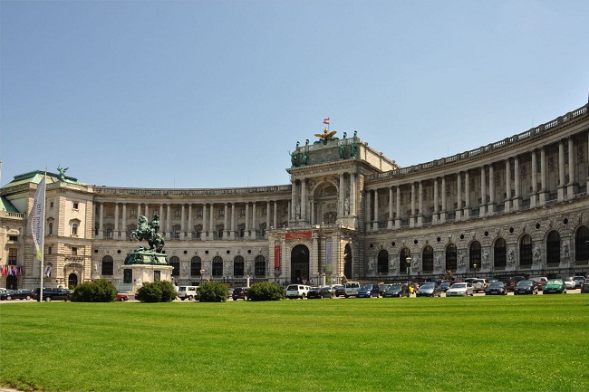 Chu du thủ đô Vienna trong vòng 24 giờ: Cung điện hoàng gia Hofburg