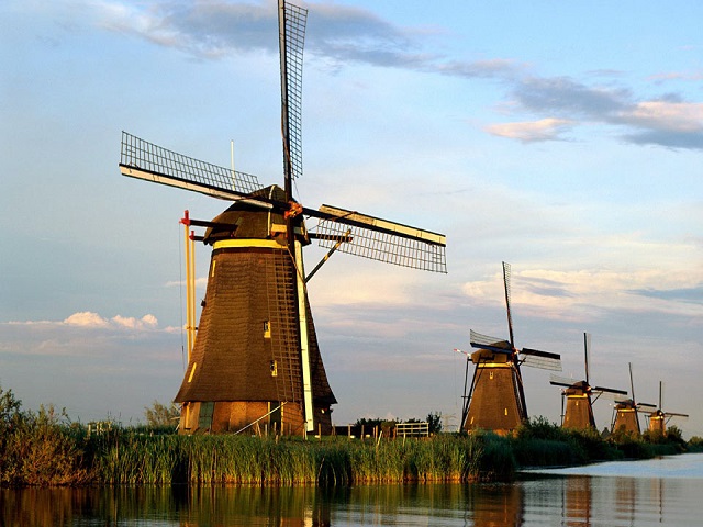 Làng Kinderdijk nơi sở hữu nhiều cối xay gió cổ nhất Hà Lan
