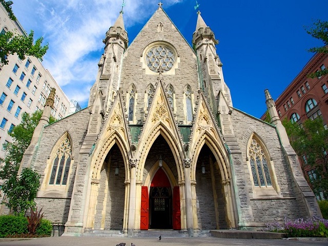 Nhà thờ Christ Church là một thiên đường yên tĩnh ở trung tâm thành phố Montreal
