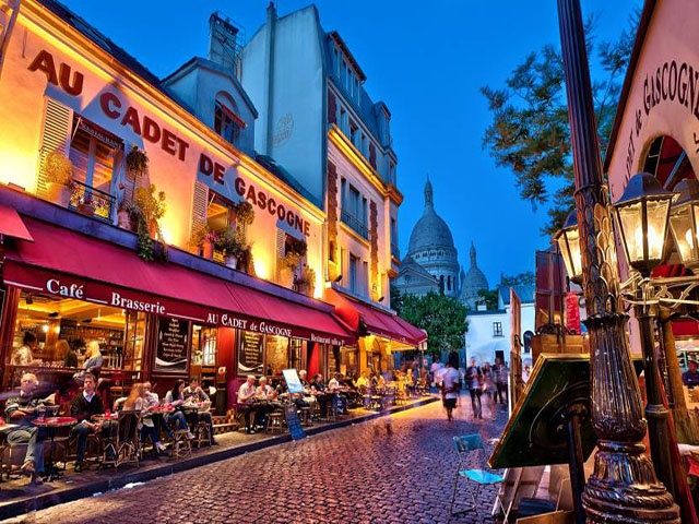 Phố Montmartre là nơi tuyệt đẹp để bạn dạo bộ