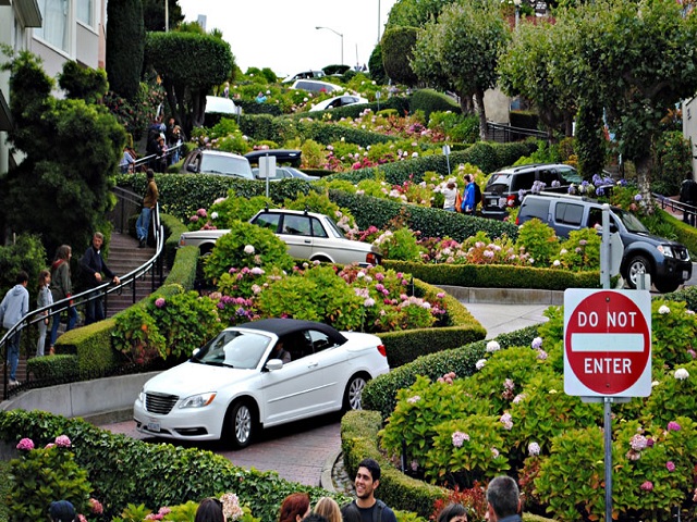 Lombard con đường ngoằn ngoèo nhất nước Mỹ và được chụp ảnh nhiều nhất khi đến San Francisco