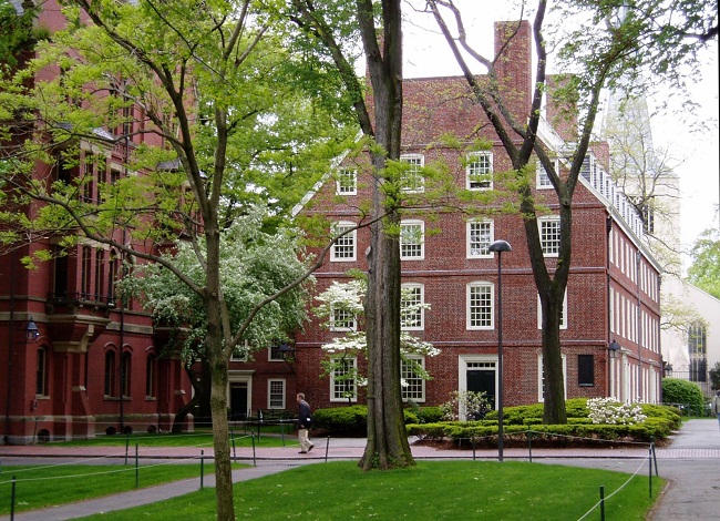 Du lịch Boston qua những thắng cảnh đẹp: Đại học Harvard