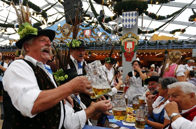 Oktoberfest tái tạo lại không khí sôi động của lễ hội Bia Munich