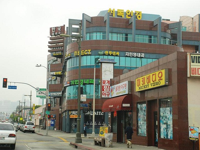 Bạn tha hồ ăn uống, mua sắm ở phố Hàn Koreatown